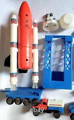 VINTAGE 1990s TONKA MISSION CONTROL SPACE SHUTTLE TOY PLAYSET ASTRONAUT FIGURES