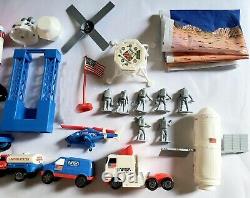 VINTAGE 1990s TONKA MISSION CONTROL SPACE SHUTTLE TOY PLAYSET ASTRONAUT FIGURES