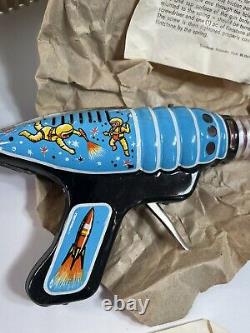 VINTAGE RAKETAPISZTOLY (Rocket Pistol) TIN TOY Space Ray Gun Complete In Box VGC