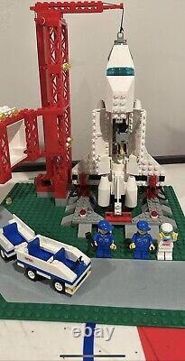 VINTAGE RARE Lego 1682 Space Shuttle Complete with Instructions And Mini Figs