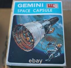 VINTAGE RARE WES TOYS 1960's GEMINI SPACE CAPSULE 2 ASTRONAUNTS OPENING DOORS