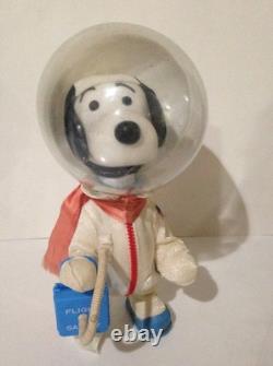 VTG Peanuts Snoopy United Features Space Astronaut Toy Figure 1969 Hong Kong