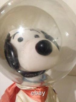 VTG Peanuts Snoopy United Features Space Astronaut Toy Figure 1969 Hong Kong