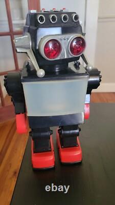 Vintage 14 Saturn Walking Space Robot Battery Operated With Missiles, Box