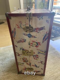 Vintage 1950's space trunk Toy astronauts spaceships Robots