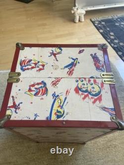 Vintage 1950's space trunk Toy astronauts spaceships Robots