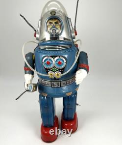 Vintage 1962 Nomura Rosko Battery Operated Astronaut Tin Toy Made in Japan