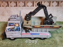 Vintage 1980's DROID-TRIVER DUMP TRUCK With SCOOP Cool Toy! (ERTL)