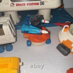 Vintage 1984 Lil Playmates Space Station Play Set Used