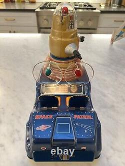 Vintage 1993 MTH Robby Space Patrol Mystery Action Battery Op Mechanized Robot