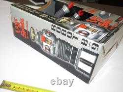 Vintage 1997 Lost In Space Robot B-9 New in Box Trendmasters