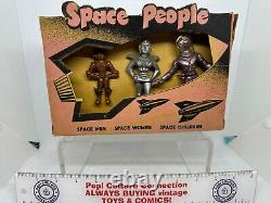 Vintage Archer Plastic Space People Figure Set #129 New In The Box