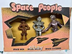 Vintage Archer Plastic Space People Figure Set #129 New In The Box