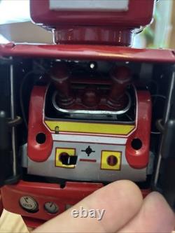 Vintage Battery Operated Red ME-100 Space Walk Man Robot in New Original Box
