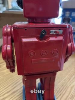 Vintage Battery Operated Red ME-100 Space Walk Man Robot in New Original Box