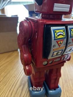 Vintage Battery Operated Red ME-100 Space Walk Man Robot in New Original Box
