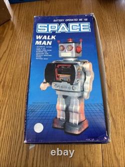 Vintage Battery Operated Red ME-100 Space Walk Man Robot in New Original Box