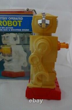 Vintage Battery Operated Space Robot China 80´s