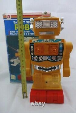 Vintage Battery Operated Space Robot China 80´s