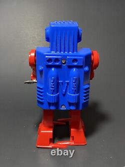 Vintage Captain Astro Space Man Walking Wind Up Robot Mego