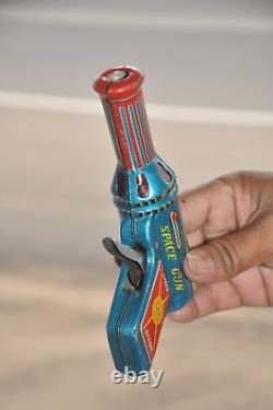 Vintage Fire Sparkle DAIYA Trademark Space Gun 577001 Litho Colorful Toy, Japan