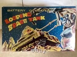 Vintage Japan Daiya tin toy space tank C1958