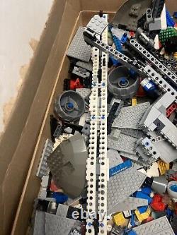 Vintage LEGO Lot Space And More Lot Almost 8 Lbs