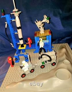 Vintage LEGO Space Alpha-1 Rocket Base (483)