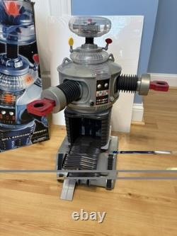 Vintage Lost In Space Classic B-9 Robot Rc 24 Trendmasters 1998