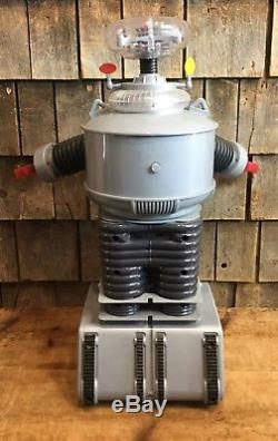 Vintage Lost In Space Robot Toy 24 Tall 1998 Space Productions Trendmasters