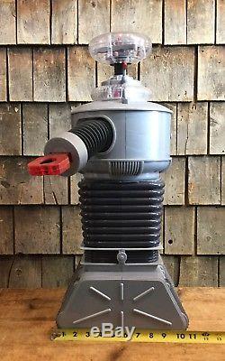 Vintage Lost In Space Robot Toy 24 Tall 1998 Space Productions Trendmasters