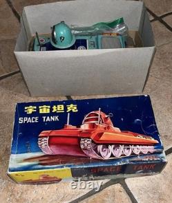 Vintage ME091 GYRO Action Space Tank Tin Battery Toy With Original Box