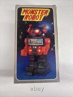 Vintage MONSTER ROBOT Lights Up Japan BatteryOperated Action Space Sci-fi 80s T2