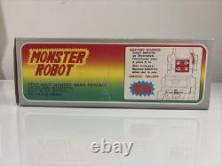 Vintage MONSTER ROBOT Lights Up Japan BatteryOperated Action Space Sci-fi 80s T2