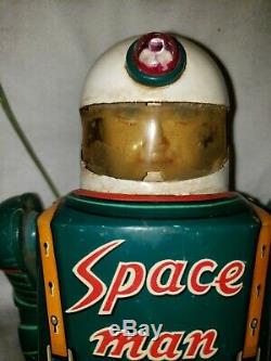 Vintage Masudaya Robot Commando Space Man w Tin remote Battery Op Japan RARE