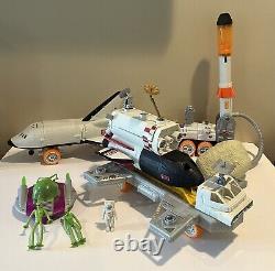 Vintage Matchbox MBX Mega Rig Space Shuttle Aliens UFO Play Set Incomplete