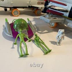 Vintage Matchbox MBX Mega Rig Space Shuttle Aliens UFO Play Set Incomplete