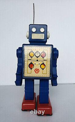 Vintage Rare Old RUSSIAN USSR Robot Space Toy Wind Up POGOT withKey 1970s