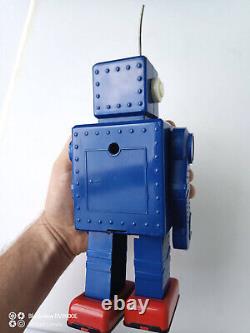 Vintage Rare Old RUSSIAN USSR Robot Space Toy Wind Up POGOT withKey 1970s