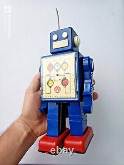 Vintage Rare Old RUSSIAN USSR Robot Space Toy Wind Up POGOT withKey 1970s