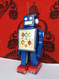 Vintage Rare Old RUSSIAN USSR Robot Space Toy Wind Up POGOT withKey 1970s