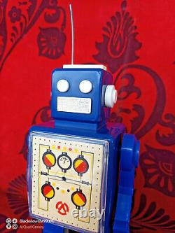 Vintage Rare Old RUSSIAN USSR Robot Space Toy Wind Up POGOT withKey 1970s