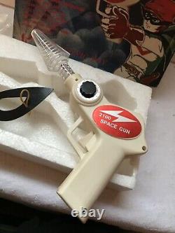 Vintage Si Fi Space Ray Gun