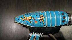 Vintage Space Gun Toy Astronaut Cosmonaut Alien Rocket Pistol Lemezaru Muvek