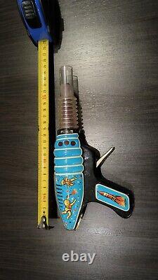 Vintage Space Gun Toy Astronaut Cosmonaut Alien Rocket Pistol Lemezaru Muvek