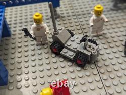 Vintage Space LEGO Beta I Command Base # 6970 (1980)