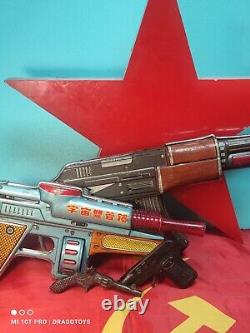 Vintage Space Laser Electronic Gun Toy Astronaut Alien Blaster Flashing Barrel