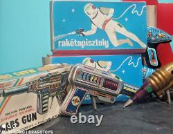 Vintage Space Laser Electronic Gun Toy Astronaut Alien Blaster Flashing Barrel