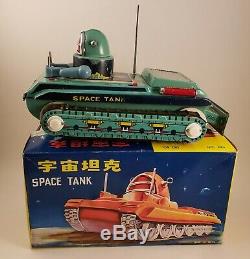 Vintage Space Robot Gyro Action ME091 China Battery Operated Tin Toy Works MINT