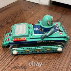 Vintage Space Tank ME 091 Gyro Action Tin Litho Robot Sci Fi Beijing Toy 9.5 in